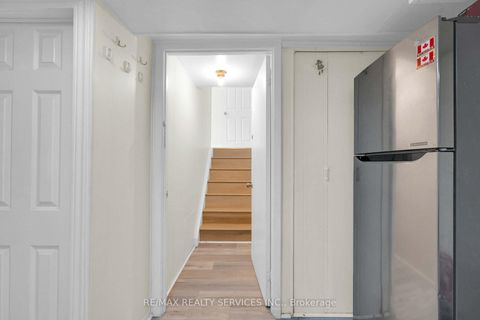 Photo 30 at 17 Avening Drive, Clairville, Toronto