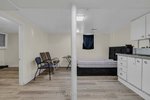 Photo 31 at 17 Avening Drive, Clairville, Toronto