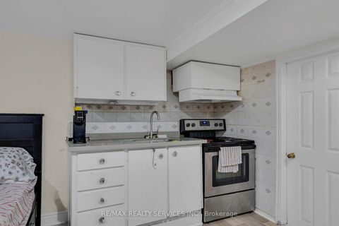 Photo 32 at 17 Avening Drive, Clairville, Toronto