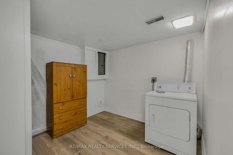 Photo 33 at 17 Avening Drive, Clairville, Toronto