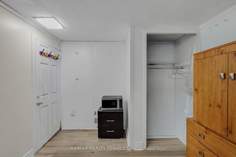 Photo 34 at 17 Avening Drive, Clairville, Toronto