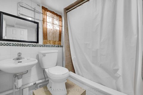 Photo 35 at 17 Avening Drive, Clairville, Toronto