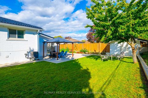 Photo 39 at 17 Avening Drive, Clairville, Toronto
