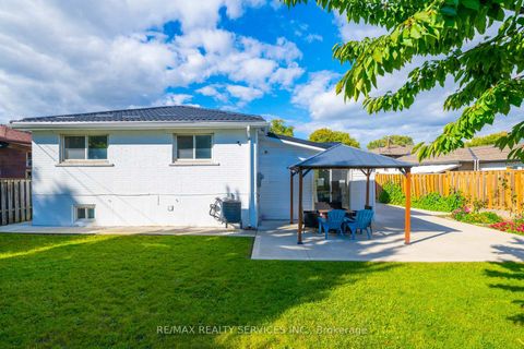 Photo 40 at 17 Avening Drive, Clairville, Toronto