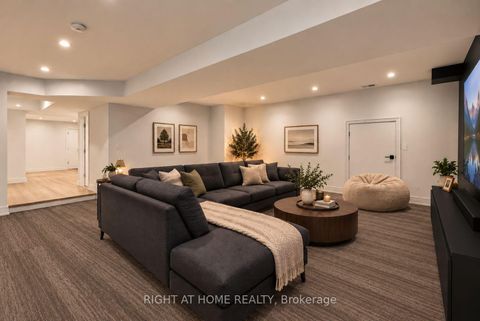 Photo 35 at 17 Exbury Road, CFB, Toronto