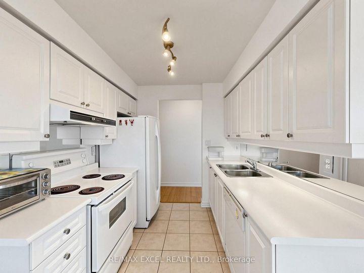 Photo 12 at 2010 - 1 Rean Drive, Bayview Village, Toronto