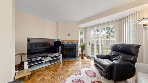 Photo 4 at TH26 - 2472 Eglinton Avenue E, Eglinton East, Toronto