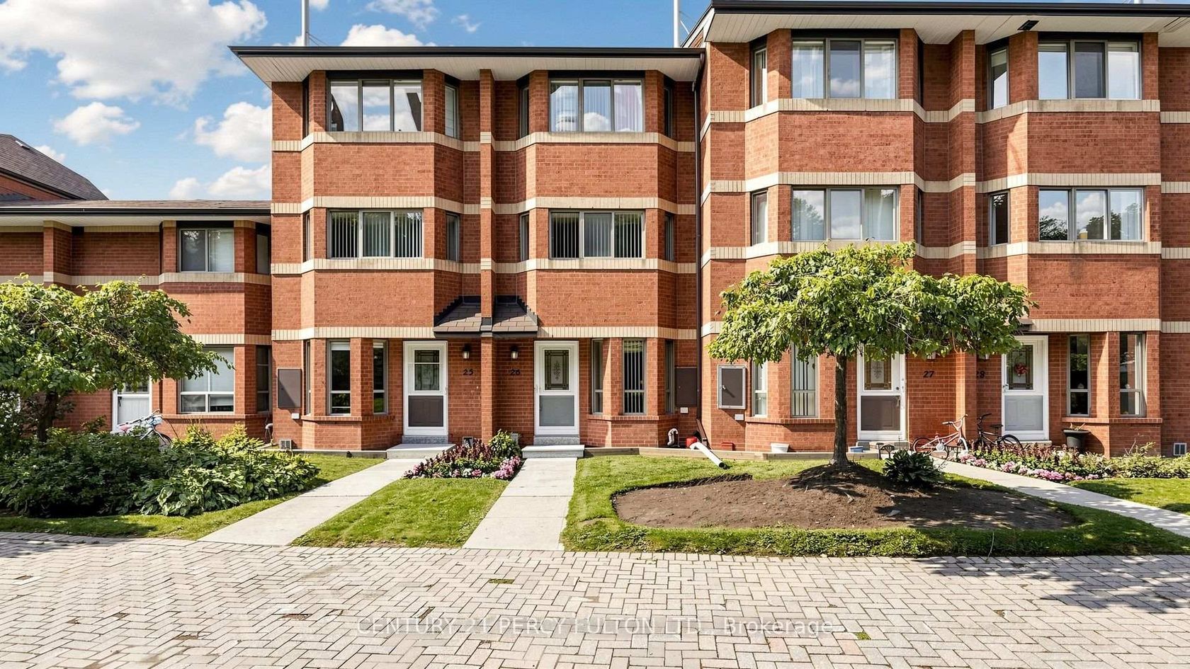 TH26 - 2472 Eglinton Avenue E, Eglinton East, Toronto 