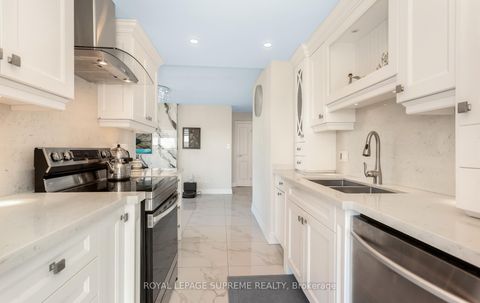 Photo 23 at 1015 - 5 Rowntree Road, Jamestown, Toronto