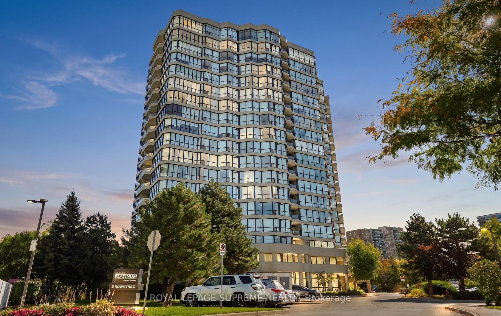 1015 - 5 Rowntree Road, Jamestown, Toronto 
