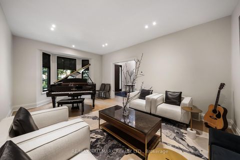 Photo 6 at 54 Theobalds Circle, Mill Pond, Richmond Hill