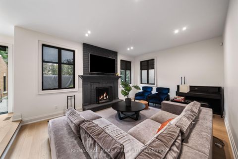 Photo 9 at 54 Theobalds Circle, Mill Pond, Richmond Hill