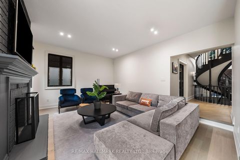 Photo 10 at 54 Theobalds Circle, Mill Pond, Richmond Hill
