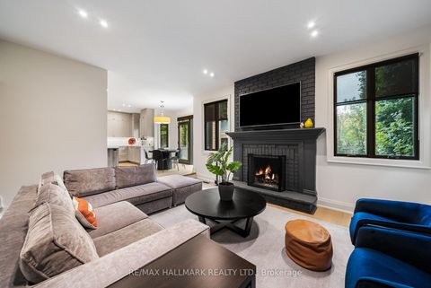 Photo 11 at 54 Theobalds Circle, Mill Pond, Richmond Hill