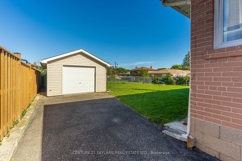 Photo 34 at 24 Aura Lea Boulevard, Pelmo Park W5, Toronto