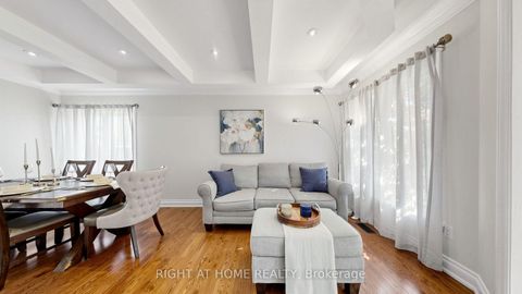 Photo 7 at 44 Robertson Close, Maple, Vaughan