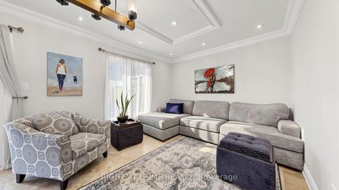 Photo 10 at 44 Robertson Close, Maple, Vaughan