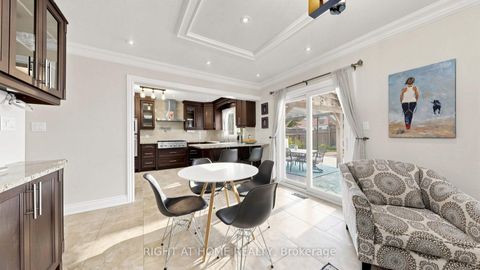 Photo 11 at 44 Robertson Close, Maple, Vaughan