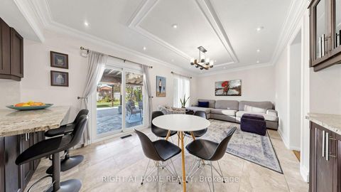 Photo 12 at 44 Robertson Close, Maple, Vaughan