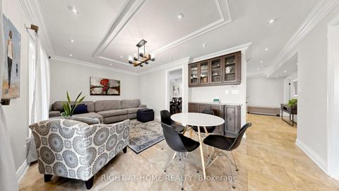 Photo 13 at 44 Robertson Close, Maple, Vaughan