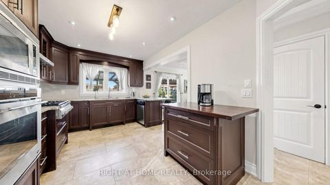 Photo 17 at 44 Robertson Close, Maple, Vaughan
