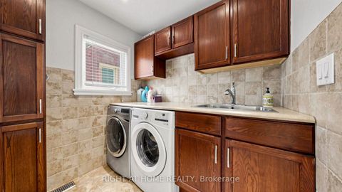 Photo 19 at 44 Robertson Close, Maple, Vaughan