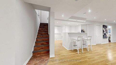 Photo 28 at 44 Robertson Close, Maple, Vaughan