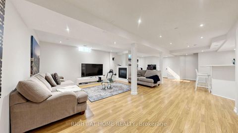 Photo 31 at 44 Robertson Close, Maple, Vaughan