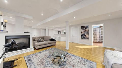 Photo 32 at 44 Robertson Close, Maple, Vaughan