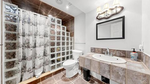 Photo 33 at 44 Robertson Close, Maple, Vaughan