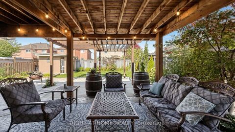 Photo 36 at 44 Robertson Close, Maple, Vaughan