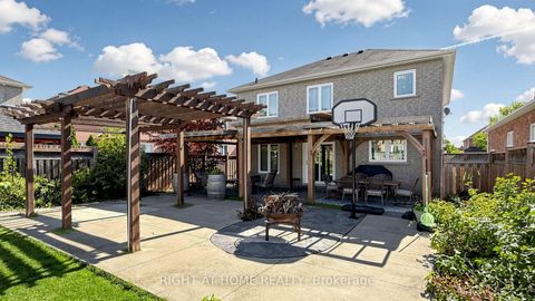 Photo 38 at 44 Robertson Close, Maple, Vaughan