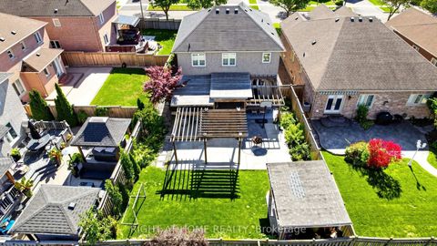 Photo 40 at 44 Robertson Close, Maple, Vaughan