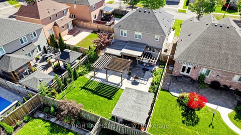 Photo 41 at 44 Robertson Close, Maple, Vaughan