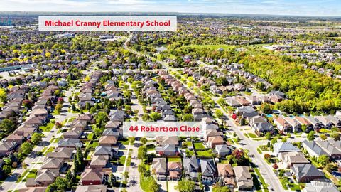 Photo 44 at 44 Robertson Close, Maple, Vaughan