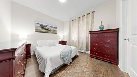 Photo 32 at 327 Mactier Drive, Kleinburg, Vaughan