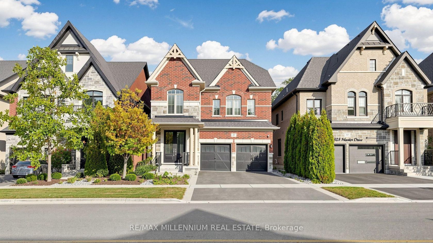 327 Mactier Drive, Kleinburg, Vaughan photo number 2