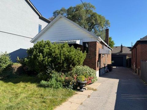 Photo 1 at 293 Glebemount Avenue, East York, Toronto