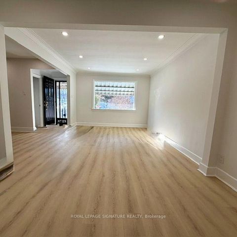 Photo 2 at 293 Glebemount Avenue, East York, Toronto