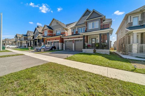 Photo 1 at 32 Copperhill Heights E, Rural Barrie Southeast, Barrie