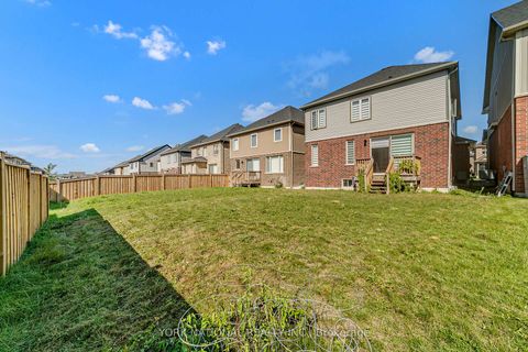 Photo 40 at 32 Copperhill Heights E, Rural Barrie Southeast, Barrie