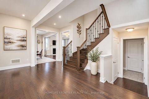 Photo 1 at 135 Ross Vennare Crescent, Kleinburg, Vaughan