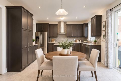 Photo 6 at 135 Ross Vennare Crescent, Kleinburg, Vaughan