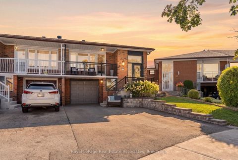 Photo 2 at 20 Honeywood Road, Jane Heights, Toronto