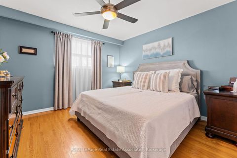 Photo 9 at 20 Honeywood Road, Jane Heights, Toronto