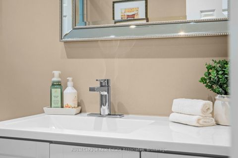 Photo 24 at 20 Honeywood Road, Jane Heights, Toronto