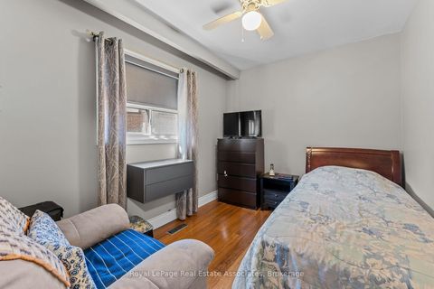 Photo 26 at 20 Honeywood Road, Jane Heights, Toronto