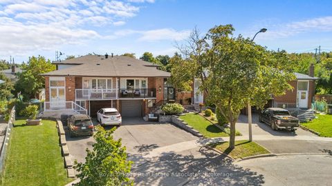 Photo 36 at 20 Honeywood Road, Jane Heights, Toronto