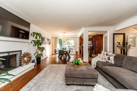 Photo 5 at 66 Decarie Circle, West Deane, Toronto