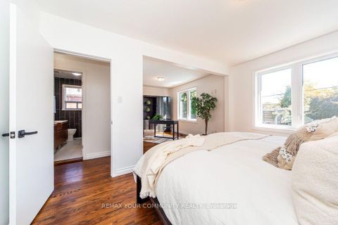 Photo 11 at 66 Decarie Circle, West Deane, Toronto
